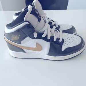 Jordan Black and White Sneakers High-Top Design